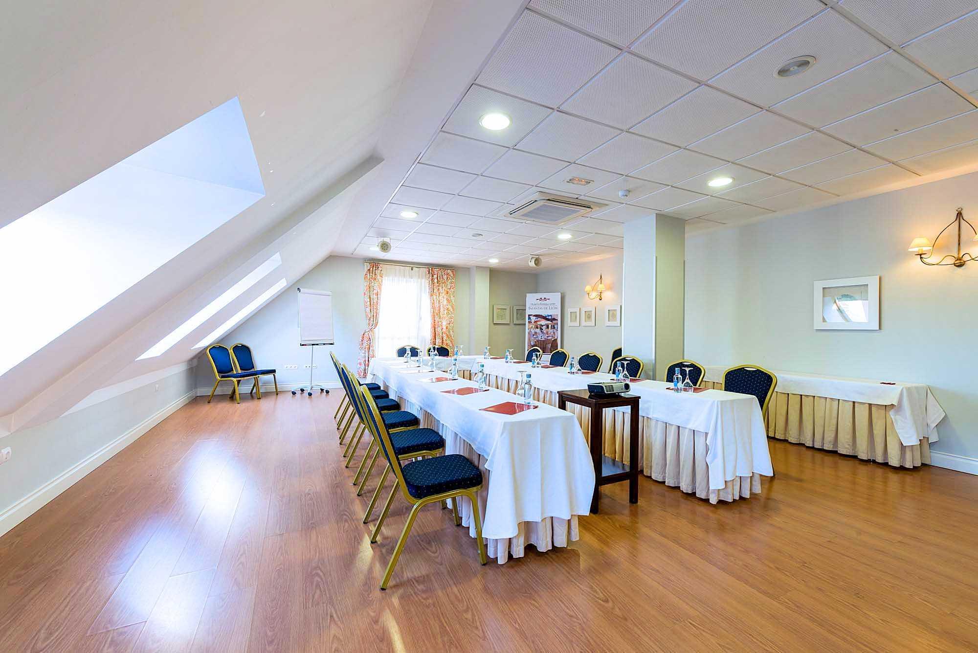 Fc Infantas De Leon Hotel Eksteriør billede